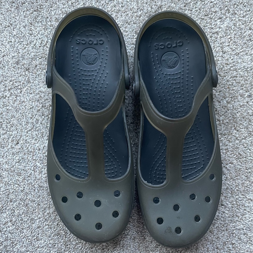 Crocs size 9 preowned